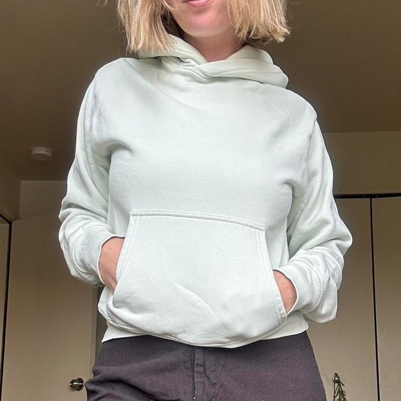 Aritzia sweater - Picture 2 of 2